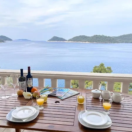 Daire Terrace With Panoramic Seaview