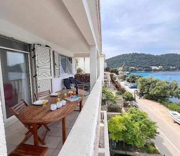 Daire Terrace With Panoramic Seaview Uble