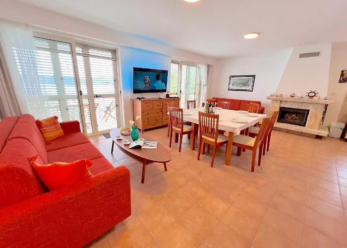 Daire Terrace With Panoramic Seaview Uble
