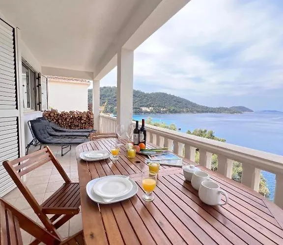 Terrace With Panoramic Seaview Daire Uble