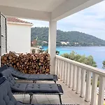 アパート Terrace With Panoramic Seaview Ubli