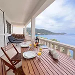 Terrace With Panoramic Seaview アパート Ubli