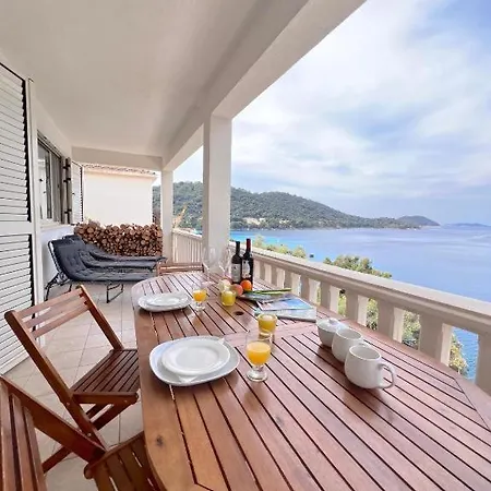 Terrace With Panoramic Seaview Daire Uble